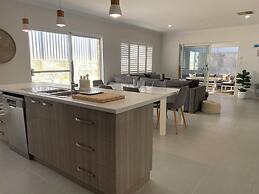 Alkimos Beach Family Accommodation