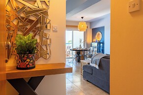 Bayview 2-BR Apartment in Larnaca