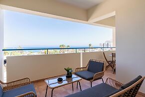 Bayview 2-BR Apartment in Larnaca