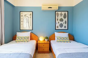 Bayview 2-BR Apartment in Larnaca