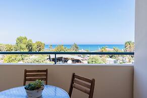 Bayview 2-BR Apartment in Larnaca
