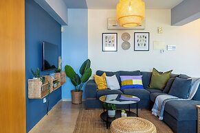 Bayview 2-BR Apartment in Larnaca