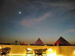 Enter Pyramids Inn