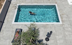 Glafkos House with Pool near the Beach
