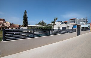 Glafkos House with Pool near the Beach
