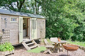 Host Stay Dipple Farm Shepherds Hut
