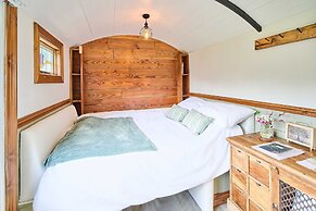 Host Stay Dipple Farm Shepherds Hut