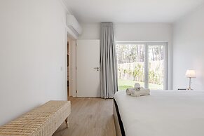 Aroeira Modern Grand Villa With Pool by Homing