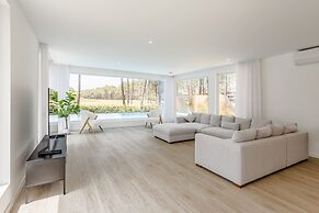 Aroeira Modern Grand Villa With Pool by Homing