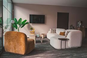 Lemon Suites & Restaurant