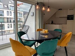 Modern Duplex Near Beach and Shops