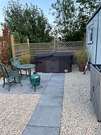 Birch Tree Lodge, Sleeps 4, Set in 3 Acres