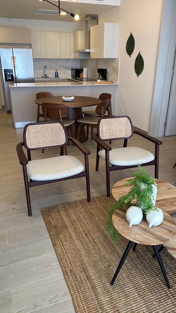 4 Guest 2 Bedrooms Balcony and Shared Pool