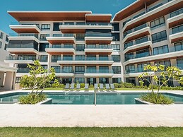 4 Guest 2 Bedrooms Balcony and Shared Pool