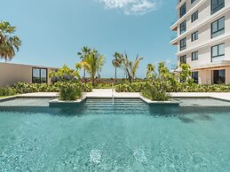 4 Guest 2 Bedrooms Balcony and Shared Pool