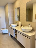 4 Guest 2 Bedrooms Balcony and Shared Pool