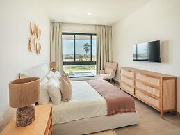 4 Guest 2 Bedrooms Balcony and Shared Pool