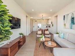 4 Guest 2 Bedrooms Balcony and Shared Pool