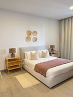 4 Guest 2 Bedrooms Balcony and Shared Pool