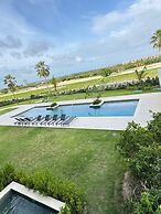 4 Guest 2 Bedrooms Balcony and Shared Pool