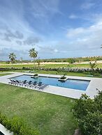 4 Guest 2 Bedrooms Balcony and Shared Pool