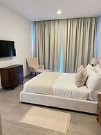 4 Guest 2 Bedrooms Balcony and Shared Pool