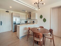 4 Guest 2 Bedrooms Balcony and Shared Pool