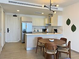 4 Guest 2 Bedrooms Balcony and Shared Pool