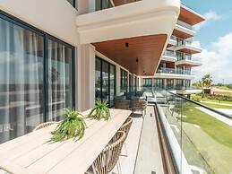 4 Guest 2 Bedrooms Balcony and Shared Pool