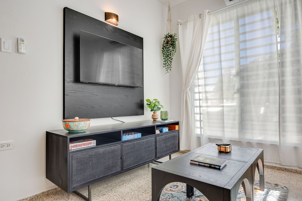 Condado Oasis Beachfront Access Pool