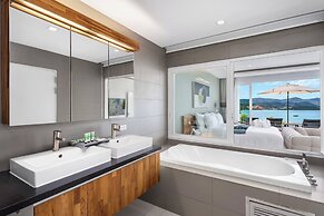 Luxury Sea View Apartment AB at Unique Residences