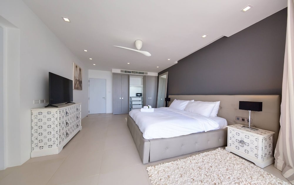 Luxury Sea View Pool Villa L at Unique Residences