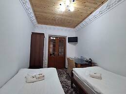 HOTEL PARVINA