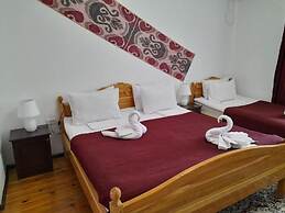 HOTEL PARVINA