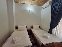 HOTEL PARVINA