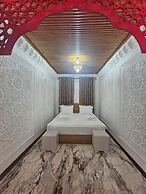 HOTEL PARVINA