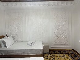 HOTEL PARVINA