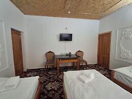 HOTEL PARVINA