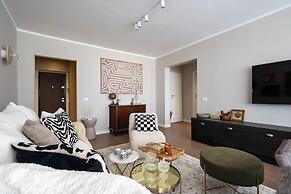Views of all the Palaces 2BR Stunner