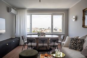 Views of all the Palaces 2BR Stunner