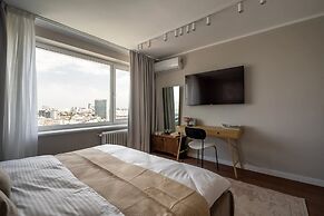 Views of all the Palaces 2BR Stunner