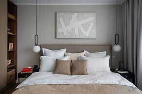 Views of all the Palaces 2BR Stunner