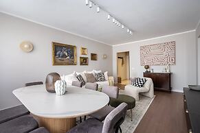 Views of all the Palaces 2BR Stunner