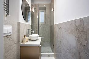 Views of all the Palaces 2BR Stunner