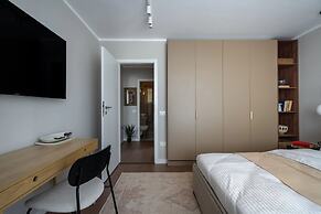 Views of all the Palaces 2BR Stunner