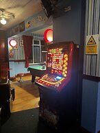 THE ROADHOUSE