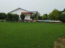 GoBravo 16 3BHK Farm with Pool & Lawn Sec150 Noida