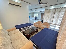 GoBravo 16 3BHK Farm with Pool & Lawn Sec150 Noida