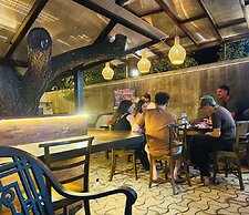 Mich's Surf Villa & Hostel