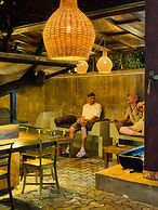Mich's Surf Villa & Hostel